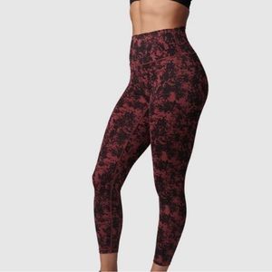 Born Primitive Velocity Leggings, Pomegranate/Black Splash, Small